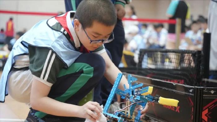 無(wú)錫市塔影中學(xué)科技教育創(chuàng)新成果顯著 教育科技開發(fā)屢獲佳績(jī)